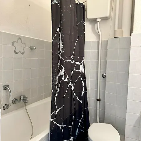 Hansaring In - Viel Platz Fuer Gruppen Und Monteure Neumünster